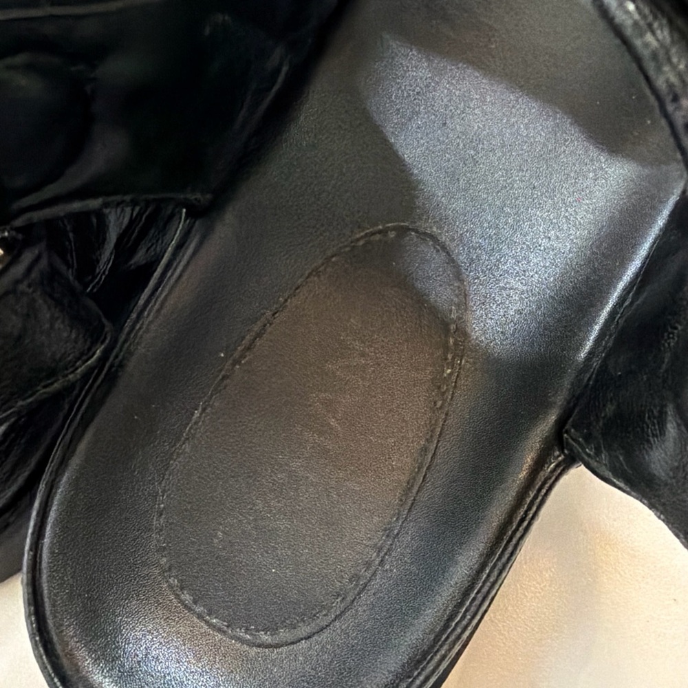 CHANEL Black Quilted Leather CC Logo Sandals with Gold Hardware - Picture 5 of 9